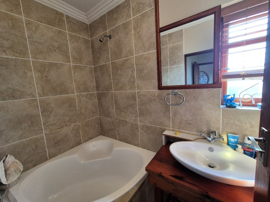 5 Bedroom Property for Sale in Schoongezicht Western Cape